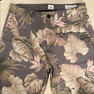 GAP Leaf Print Girlfriend Chino in Pink and Green